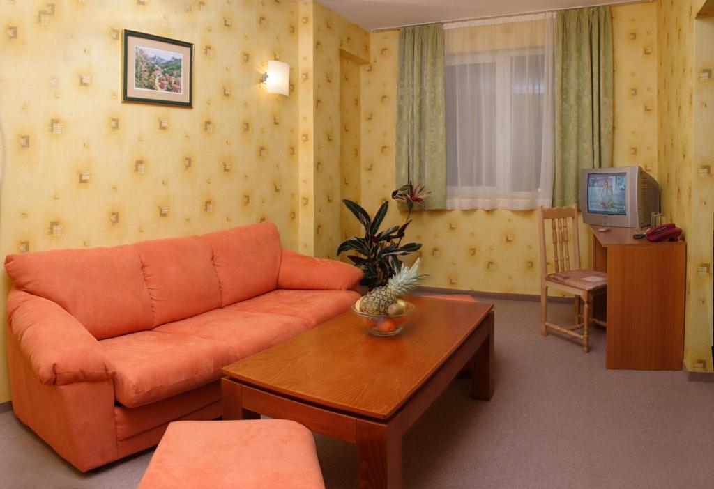Park Hotel Drjanovo Exteriör bild