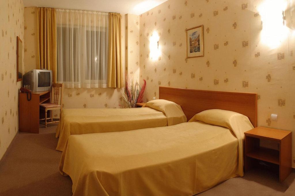 Park Hotel Drjanovo Exteriör bild